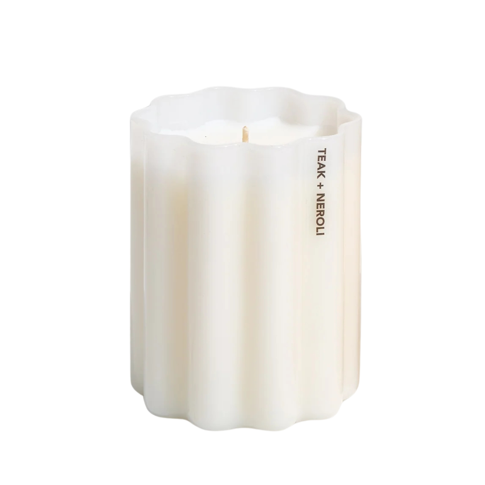 Fazeek Wave Candle with Teak and Neroli Scent on a white background