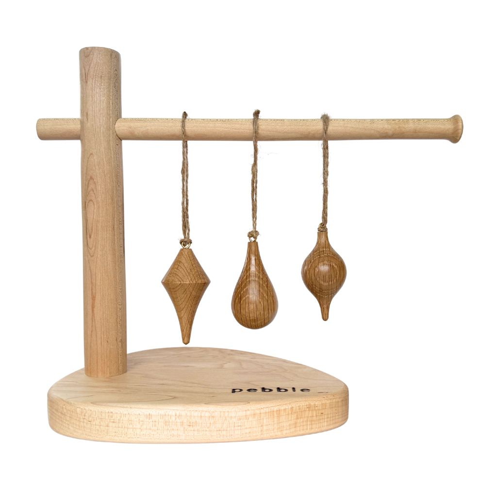 Minimalist icicle shapes in oak wood with jute string. Handcrafted Christmas ornaments by Pebble Studio