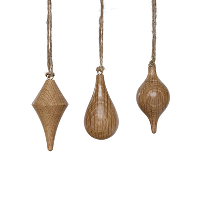 Minimalist icicle shapes in oak wood with jute string. Handcrafted Christmas ornaments by Pebble Studio