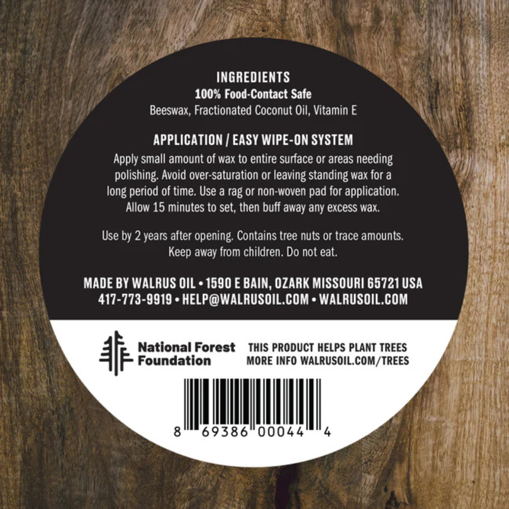 Round label with text on a wooden background